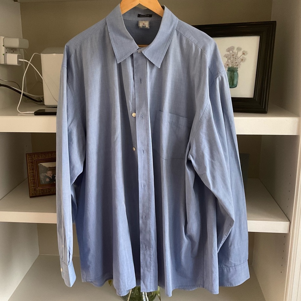 Old Navy Regualr Fit Button Down Men’s shirt Sz XL